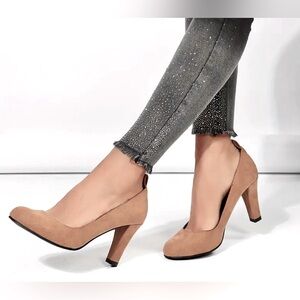Beautiful Taupe Pumps